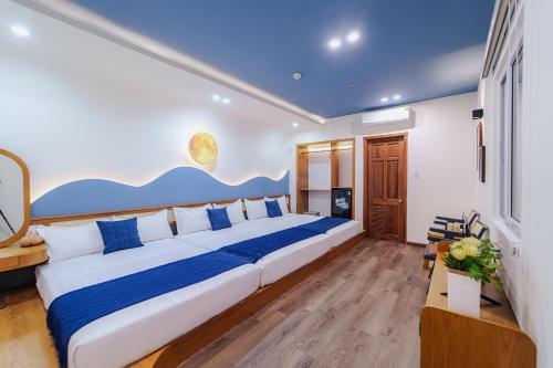Ένα ή περισσότερα κρεβάτια σε δωμάτιο στο Phuc Lam Hotel & Apartment