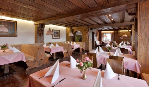 מסעדה או מקום אחר לאכול בו ב-Hotel Schwarzer Adler