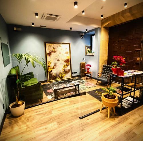 a living room with a glass table and some plants at M&UGA Hotela in Elorrio