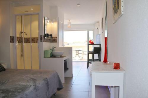 Studio 550, Port Soleil au village naturiste