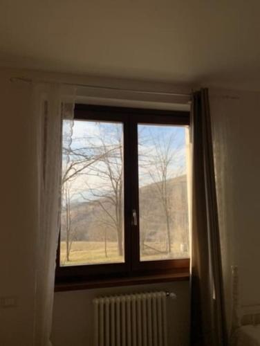 a window in a room with a view of a field at [Appartamento Girasole] in Varzi