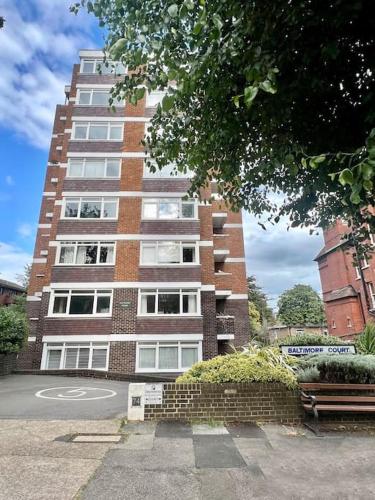 CENTRAL HOVE Large 2 bedroom Private residence with PARKING & BEACH HUT photo 16
