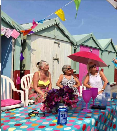 Hosté ubytování CENTRAL HOVE Large 2 bedroom Private residence with PARKING & BEACH HUT