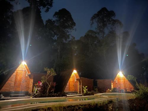 Imagen de la galería de Triangular house and hot spring, en Kubupenlokan