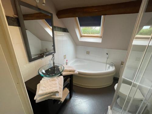 a bathroom with a sink and a bath tub at Le Clos in Hucqueliers