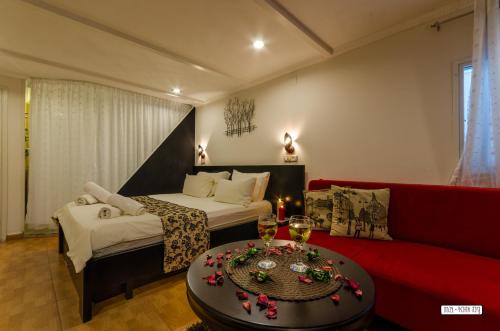 Кровать или кровати в номере Avigail Guest House