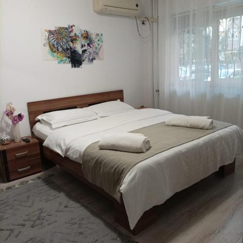a bedroom with a large bed with two pillows on it at Apartament Florina in Râmnicu Vâlcea