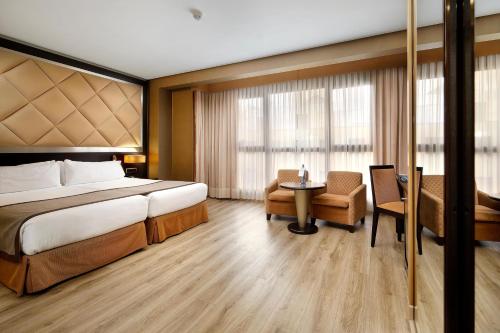 a bedroom with a bed and a table and a chair at HCC St. Moritz in Barcelona