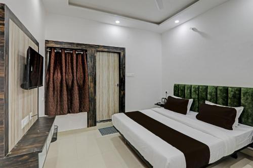 a bedroom with a large bed and a window at OYO Flagship THE VINDH in Gorakhpur