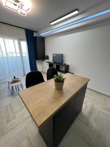 an office with a desk and chairs in a room at Sunny Apartments Avanera Suceava in Suceava