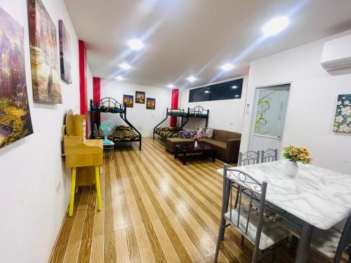 Μια τηλεόραση ή/και κέντρο ψυχαγωγίας στο Zenhouse Calayo