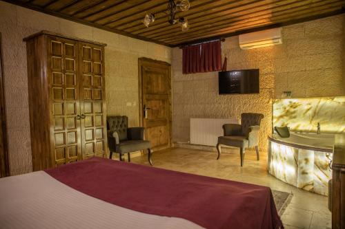 Télévision ou salle de divertissement dans l'établissement Garden Suites Hotel Cappadocia