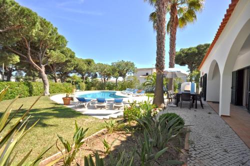Close to Beaches and All Amenities, Private Pool, Free AC and Wifi