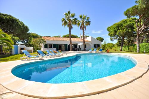 Close to Beaches and All Amenities, Private Pool, Free AC and Wifi