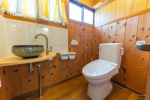 a bathroom with a toilet and a sink at KANJYAKU-AN - Vacation STAY 76347v in Nakatsugawa