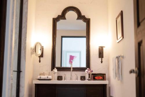 a bathroom with a sink and a mirror at Banyan Tree Puebla in Puebla