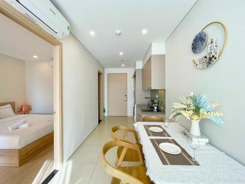 Кровать или кровати в номере MeoMeo Homestay - The Sóng Apartment