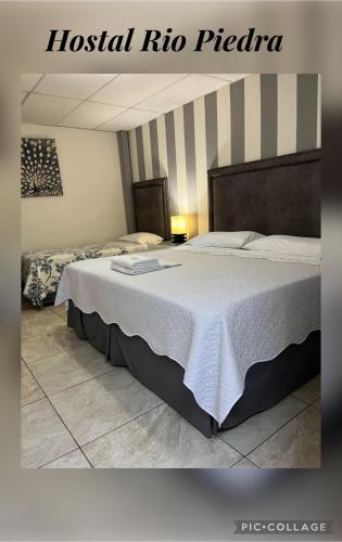 Ένα ή περισσότερα κρεβάτια σε δωμάτιο στο Hostal Rio Piedra