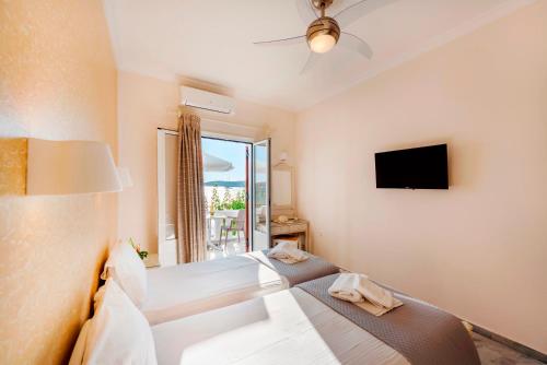 Gallery image of Irene Hotel - Beachfront in Parikia