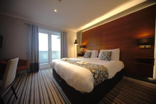 Ένα ή περισσότερα κρεβάτια σε δωμάτιο στο Highfield Hotel