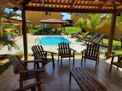 a group of chairs sitting around a swimming pool at Pousada Panela De Ferro in Mateiros