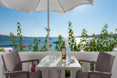 Gallery image of Irene Hotel - Beachfront in Parikia