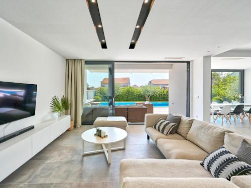 5-bedroom villa near Split with pool