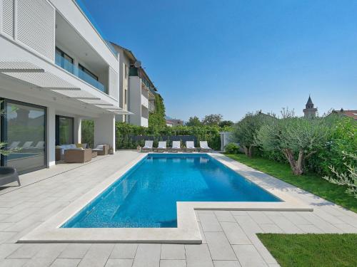 5-bedroom villa near Split with pool