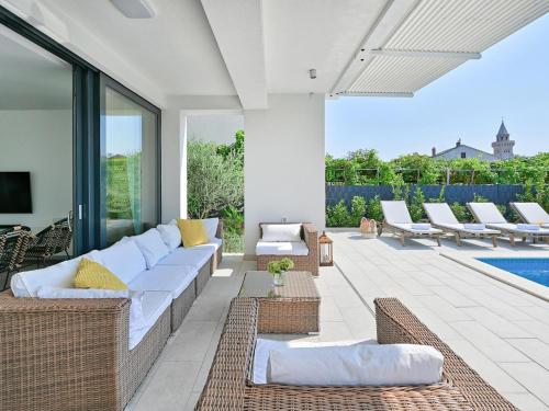 5-bedroom villa near Split with pool