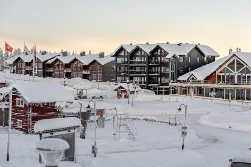a town covered in snow with buildings in the background at Mysig Lägenhet mitt på Sälfjällstorget in Sälen