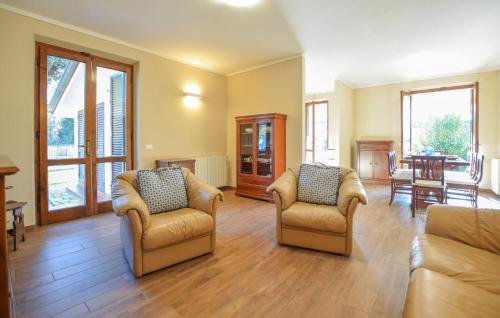 Posezení v ubytování Lovely Home In Camaiore With Wifi