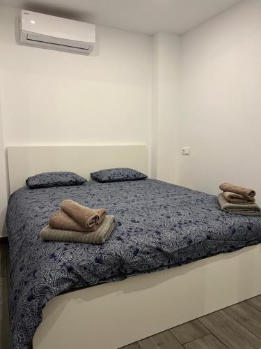 En eller flere senge i et værelse på Luxury Holiday Apartment Pozo II