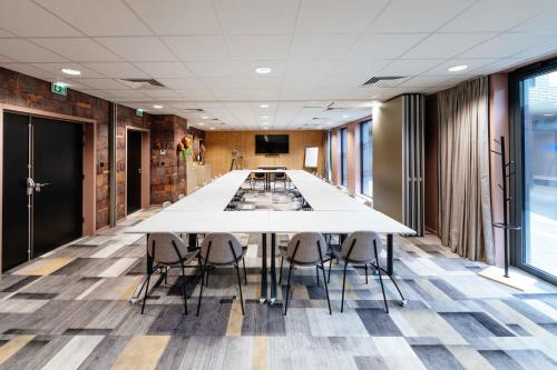 El área de trabajo o centro de convenciones de ibis Styles Arras Centre