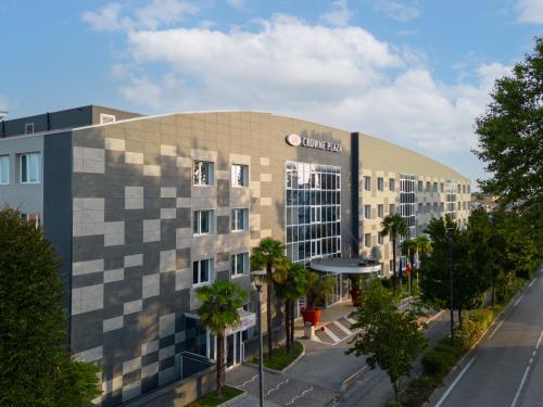 The building in which a szállodákat is located