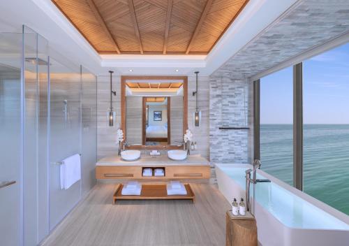 Koupelna v ubytování Anantara Mina Ras Al Khaimah Resort