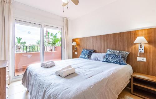 een slaapkamer met een groot bed en 2 handdoeken bij 1 Bedroom Beautiful Apartment In Torre Pacheco in Torre-Pacheco