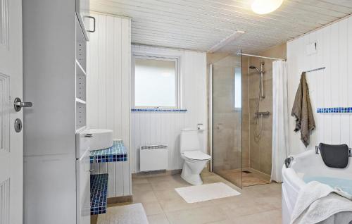 a bathroom with a tub and a toilet and a shower at Amazing Home In Rømø With Wifi in Bolilmark