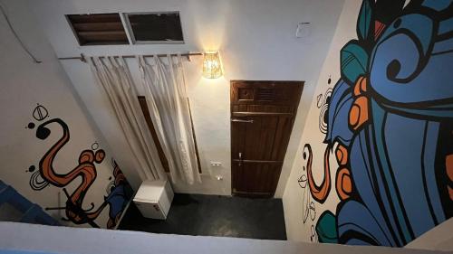 a bathroom with a painting on the wall at Mar & Ilha - Guest House - Praia de Maresias in São Sebastião