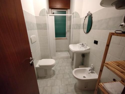 a bathroom with a toilet and a sink at EasyRoom Schio in Schio