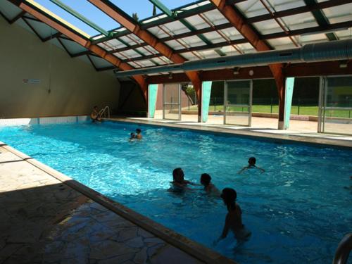 a group of people swimming in a swimming pool at Jolie maison de village in Capendu