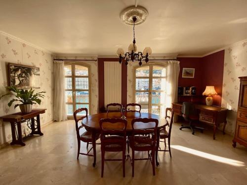''Georgio'' Grand appartement traversant avec vue canal et parking