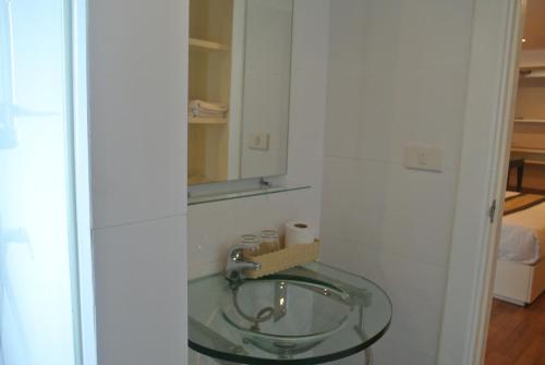 Koupelna v ubytování Nanatai Suites
