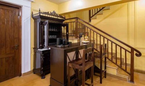 a staircase with a bar in a room with a stair case at Villa Beheira in Damanhûr