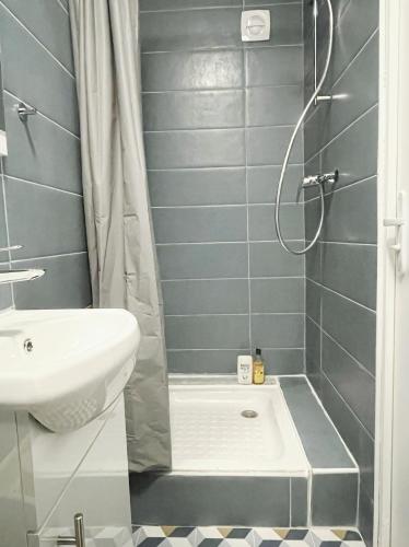 a bathroom with a shower and a sink and a toilet at Charmant studio neuf proche de paris in Bagnolet