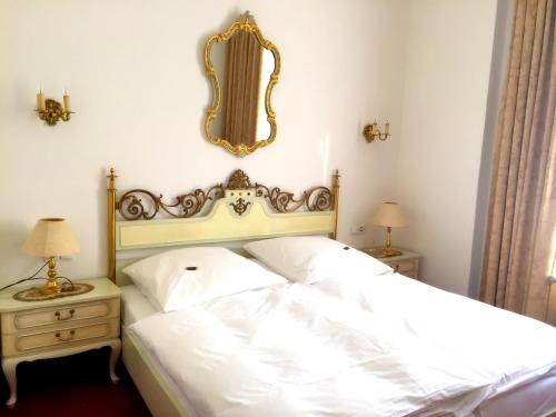 Ein Bett oder Betten in einem Zimmer der Unterkunft Hotel Bismarck