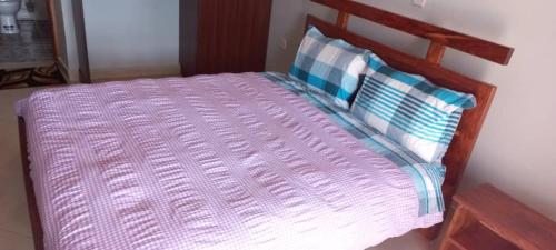Säng eller sängar i ett rum på ROZERA Gardens Hotel