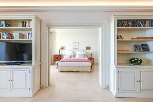 Buckingham & Lloyds - Cannes photo 44