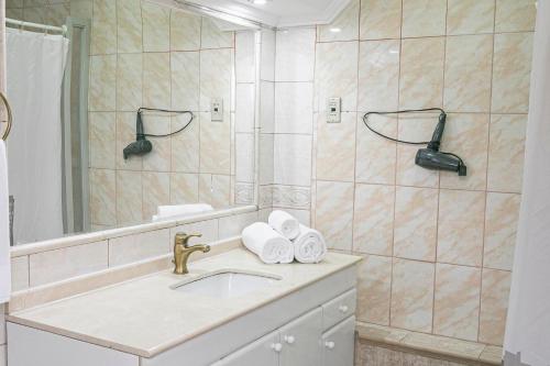 A bathroom at Hotel Murano