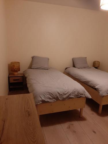 Ένα ή περισσότερα κρεβάτια σε δωμάτιο στο Appartement au coeur des vignes