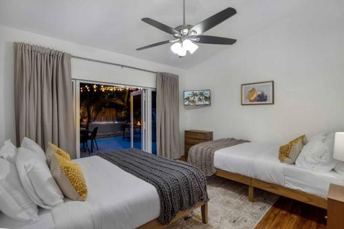 Säng eller sängar i ett rum på Villa, Beach, Pool, Spa, Games